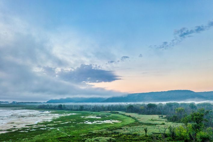 A stunning sunrise view of Weaver Valley's lush landscape in Minnesota, USA.